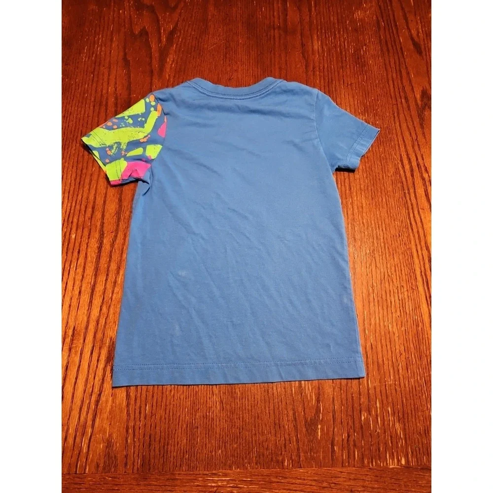 NIKE Just Do It Swoosh Blue Multicolor T-Shirt The Nike Tee Medium 5-6 YRS (A691